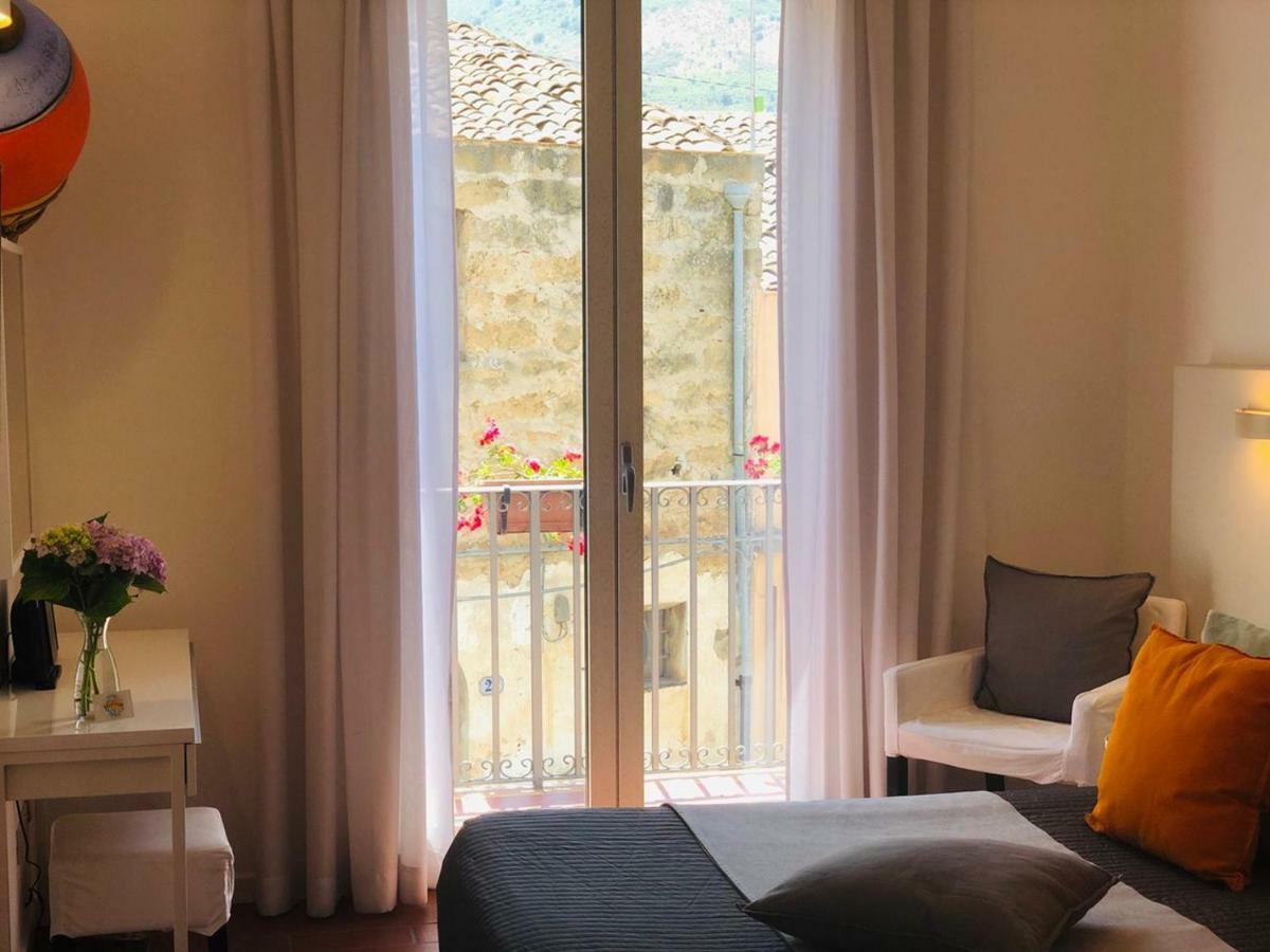B&B Antichi Colori Cinisi Zewnętrze zdjęcie